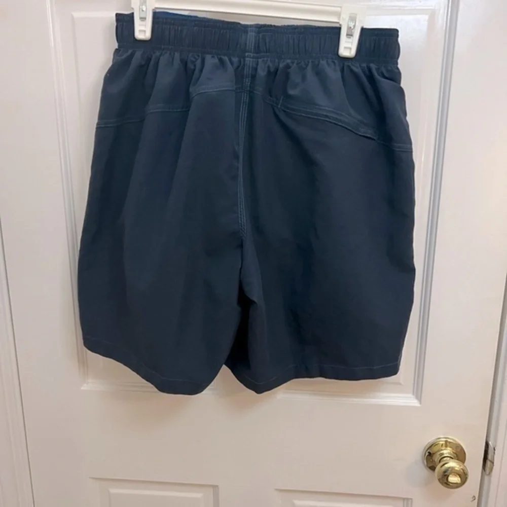 Mens Speedo swim shorts. Size medium. - Picture 3 of 4